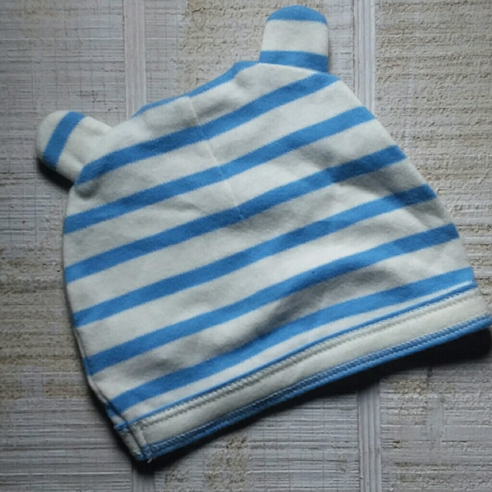 Baby Gap beanie 0-3 months